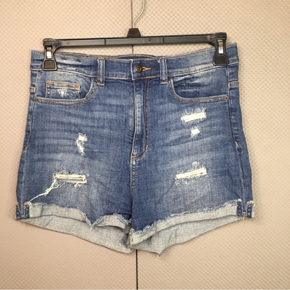 Sneak Peek high rise cuffed distressed women’s jean shorts size large stretch